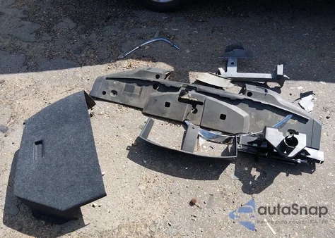 2010 Lincoln Town Car Signature Limited from USA, damaged, VIN 2LNBL8CV2AX627982